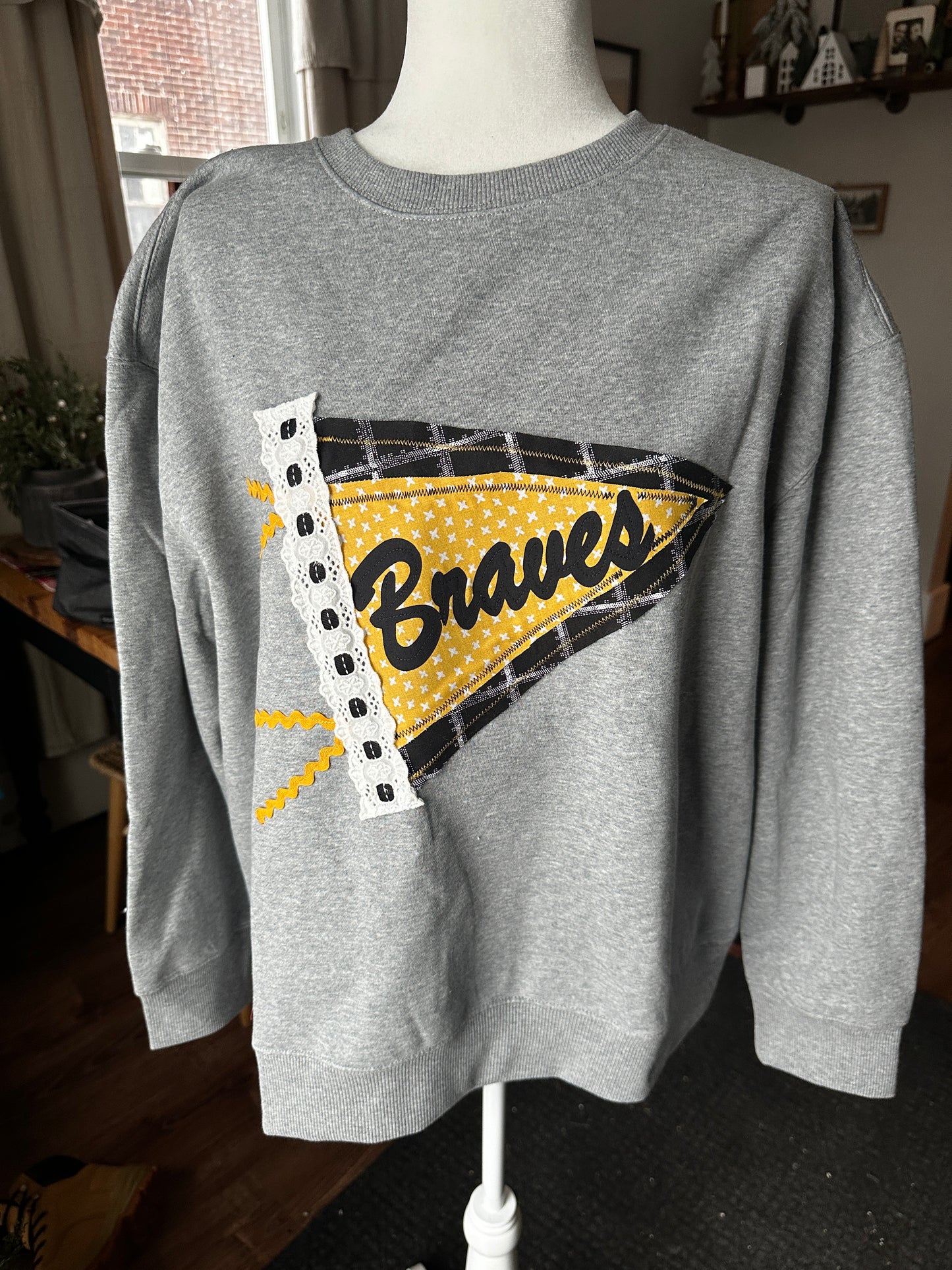 Iroquois Braves - Quilted Sweatshirt - XL